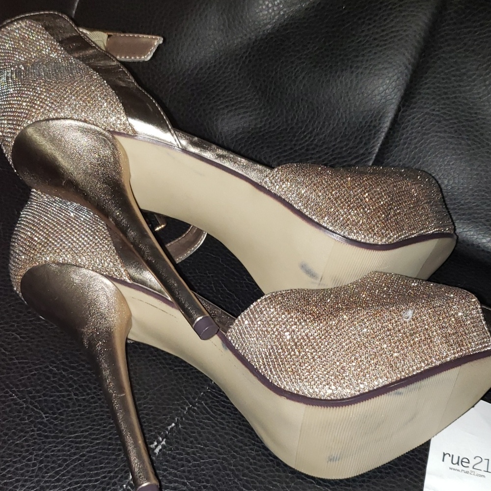 Ankle Strapped Glitter Gold Stalidos - Picture 4 of 6